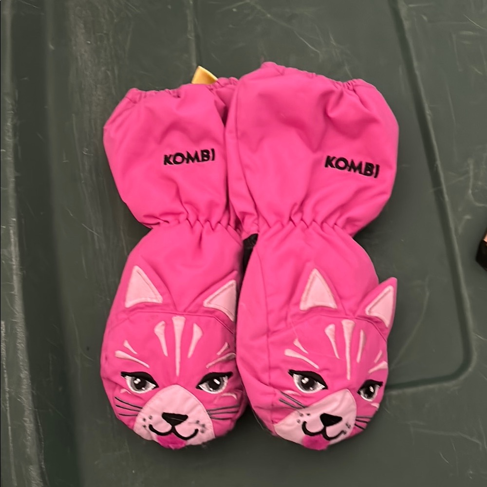 KOMBI Pink Cat Face Mittens